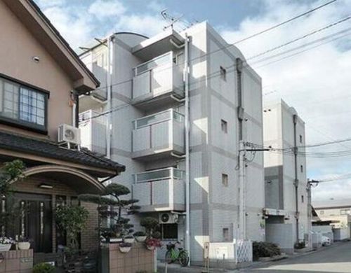 シャルマンフジ久米田弐番館の玄関