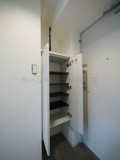 SERENiTE北浜の玄関