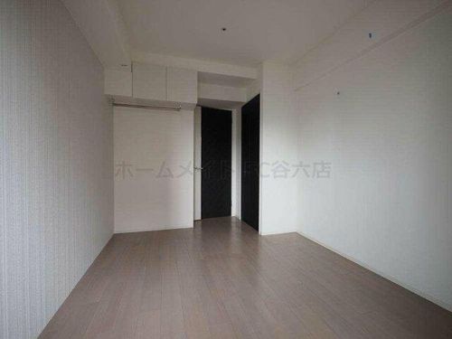 SERENiTE北浜の居間