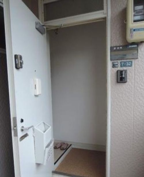 スカイコーポ201の玄関