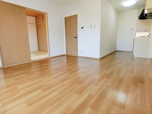 ヴィラージュⅠ102の居間