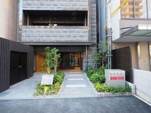 プレサンス心斎橋ニストの玄関