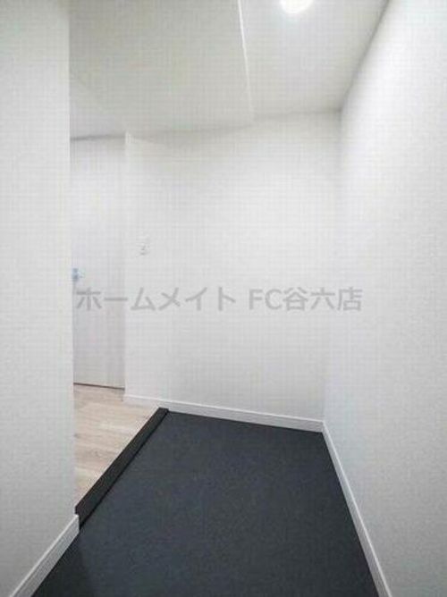 プレサンス心斎橋ニストの玄関