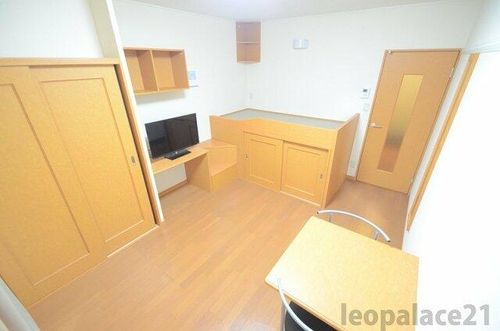 レオパレス栄華西Ⅱ108の居間