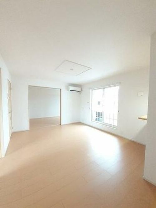 ノイハウスA(オール電化)201の居間