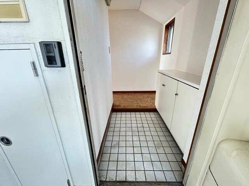 サンハイツ極楽の玄関