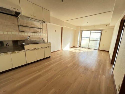 サンハイツ極楽の居間