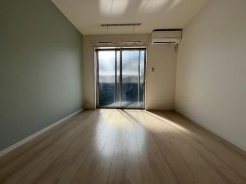 GARDENIA泉佐野101の居間