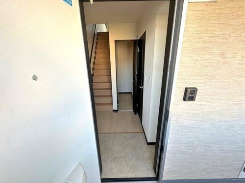 スリーハーブズ天美西の玄関