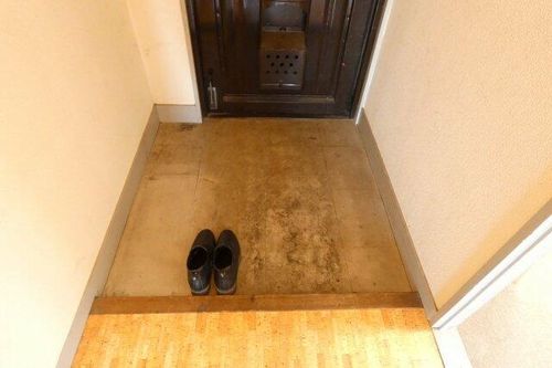 コーポスタンレーの玄関