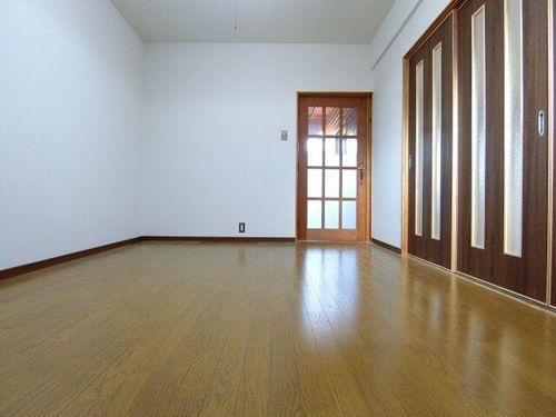 エクセル酒谷の内装