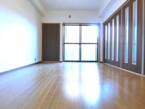 エクセル酒谷の内装