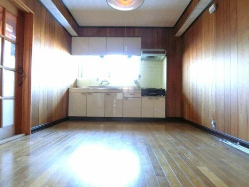 エクセル酒谷の居間