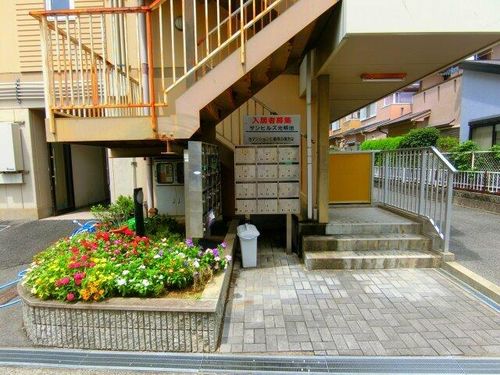 サンヒルズ光明池の玄関