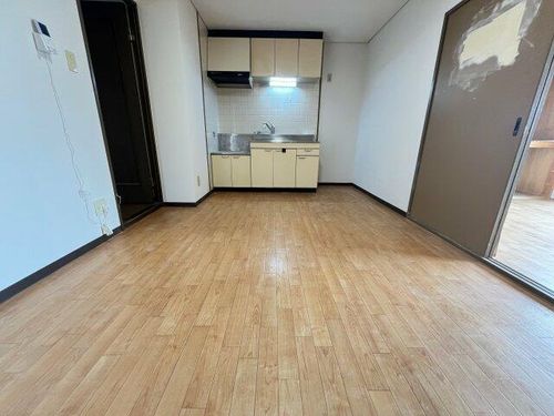 サンヒルズ光明池の居間