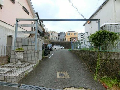 シャトー・ド・イワネ17号館の玄関