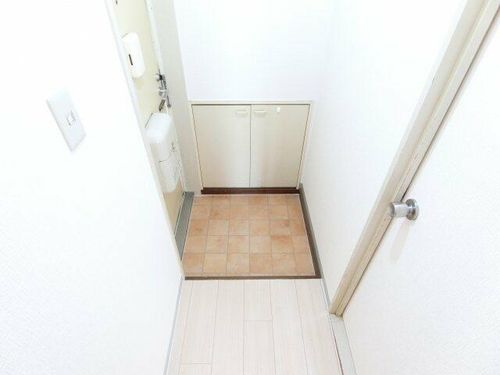 シャトー・ド・イワネ17号館の玄関