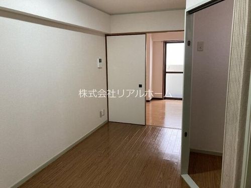 ムーンヒルズ蘭2-Aの居間