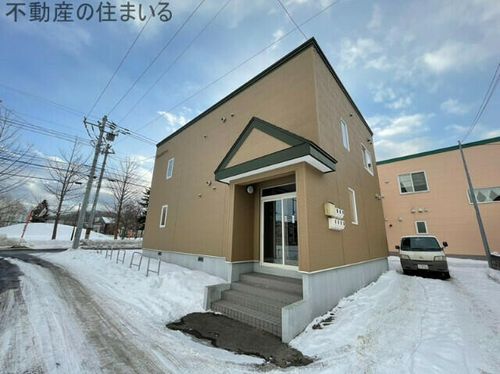 グランデ川沿の玄関