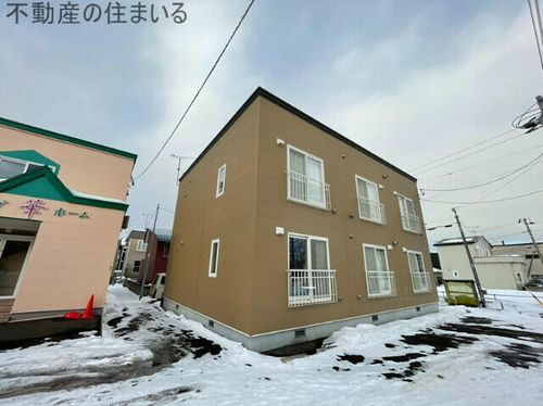 グランデ川沿の外観