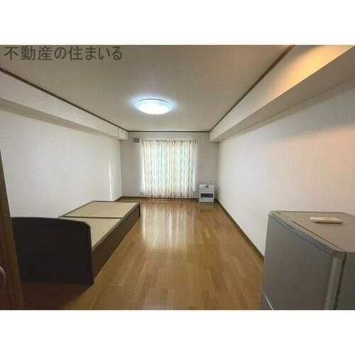 グランデ川沿の内装