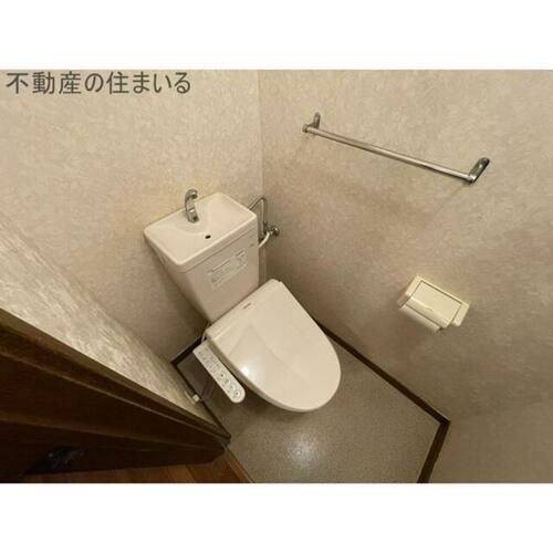 グランデ川沿の内装