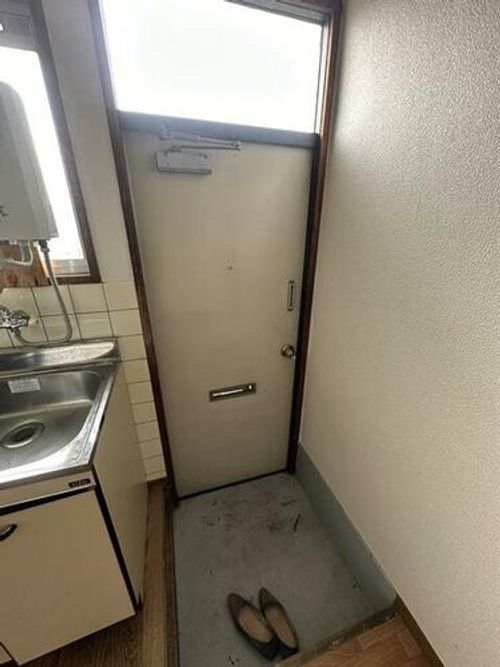 上牧ハイツ202の玄関