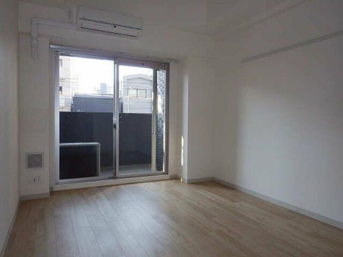 プレサンス栄ライズの居間