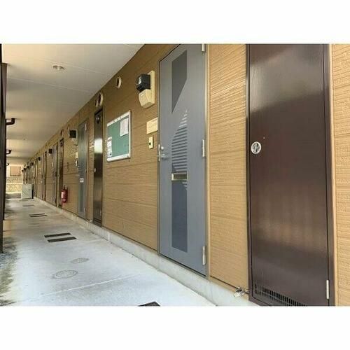 リヴェール浅野110の玄関