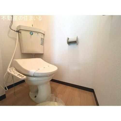 プラザイン川沿の内装