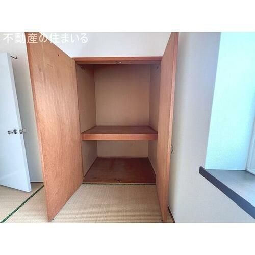 プラザイン川沿の内装