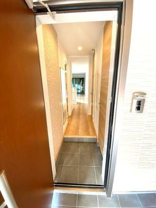 メゾン パルクスの玄関