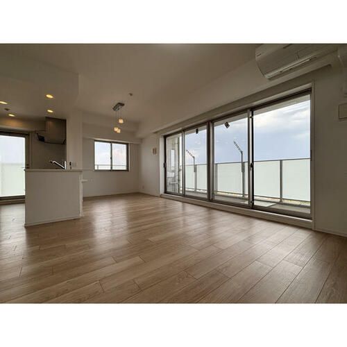 アルバックス日進(060070)の居間