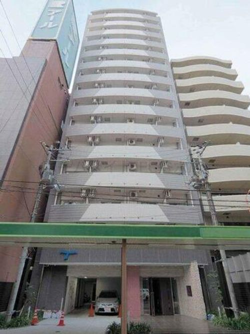 ラシュレエグゼ本町の外観