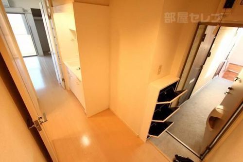 シェモア千種公園205の玄関