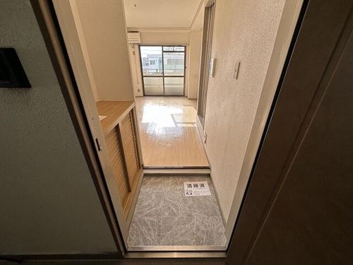 大阪府大阪市生野区小路東1丁目(マンション)の賃貸物件の玄関