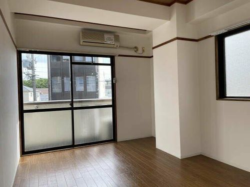 二村マンションの居間