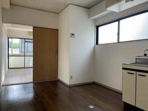 二村マンションの居間