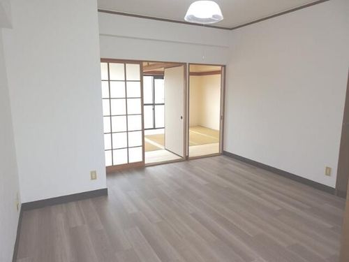 フジエホワイトローザの居間