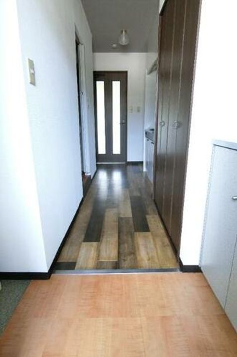 ジュネス御堂坂 B棟202の玄関