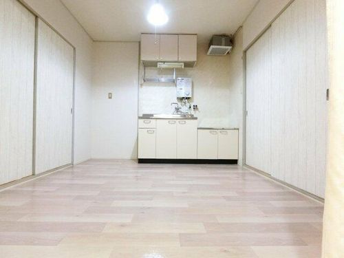 緑ヶ丘ハイツの居間