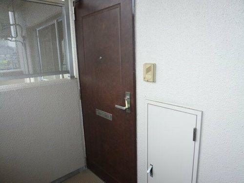 ハーモニアス高蔵寺の玄関