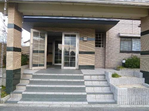 桜ハイツ平川の玄関