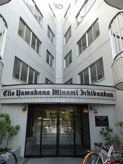クリオ山鼻南壱番館の玄関