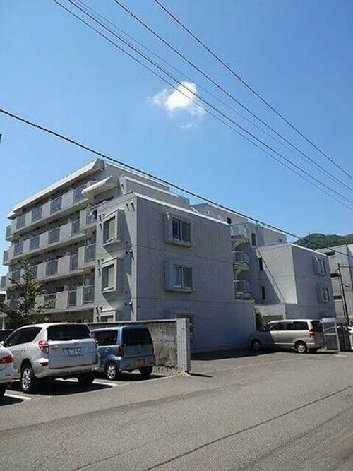 クリオ山鼻南壱番館の外観