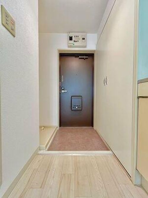 エスカーラ植田1Bの玄関