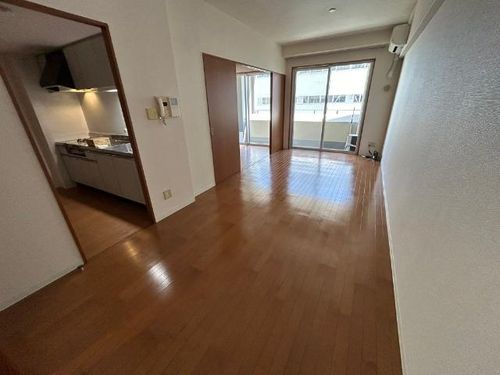 ソーラスフロント富船325の居間