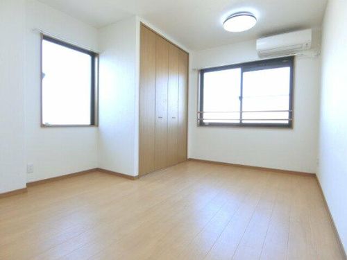 グレイス西山台の居間