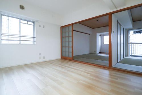 URアーベイン大手町0031101の居間