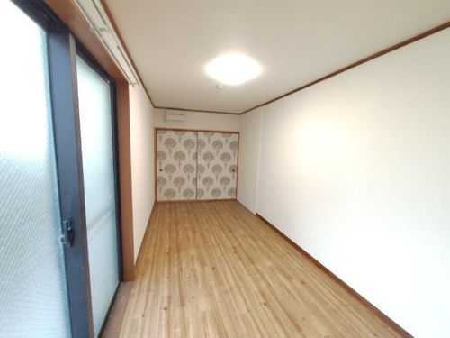 サンライトビル1Fの居間